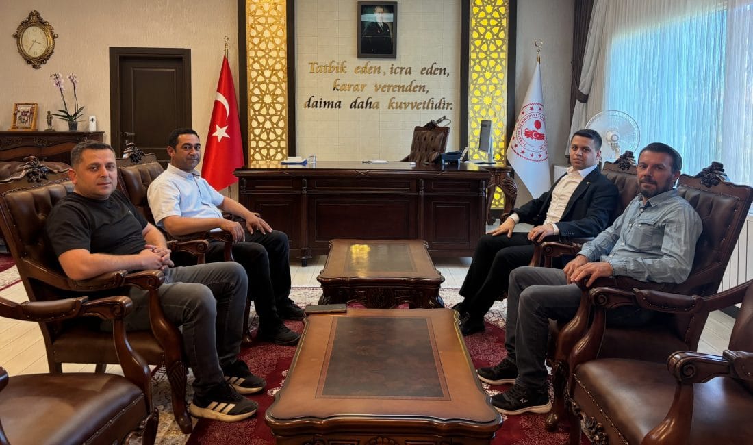 Başyayla Belediye Başkanı Abdülkadir Ateş, AK Parti İlçe Başkanı Mustafa