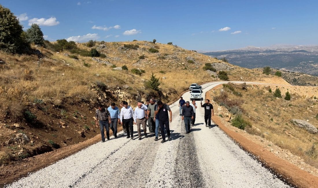 Karaman Başyayla'da köy yollarının standardını yükseltmek amacıyla başlatılan asfalt sathi